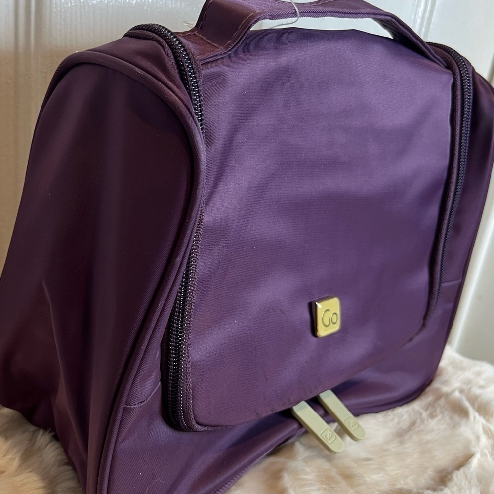 GO HANGING TOILETRY ZIPPERED BAG - Picture 2 of 10